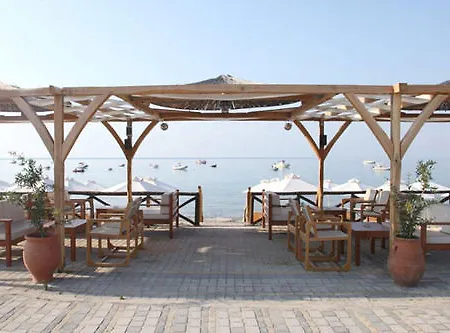 παράλιο Ξενοδοχείο με διαμερίσματα 3*
