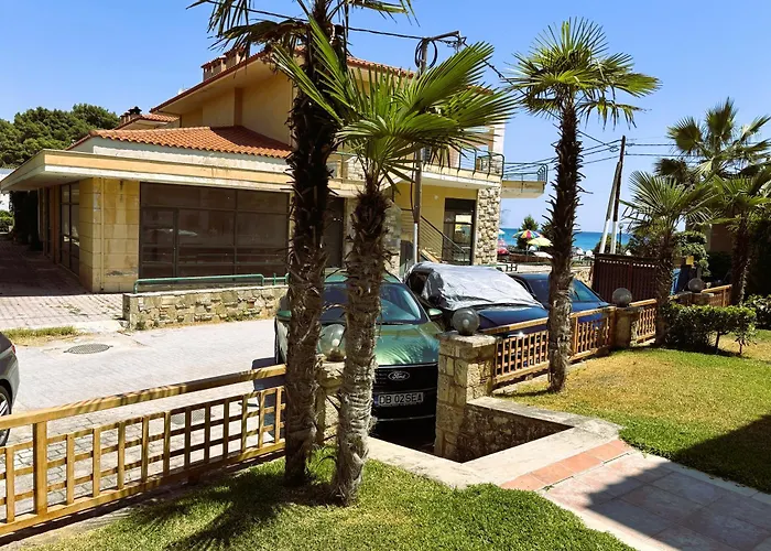 Apart-hotel Paralio 3*